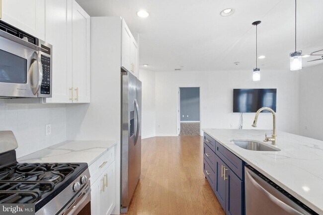 Building Photo - 301 Carson Terrace
