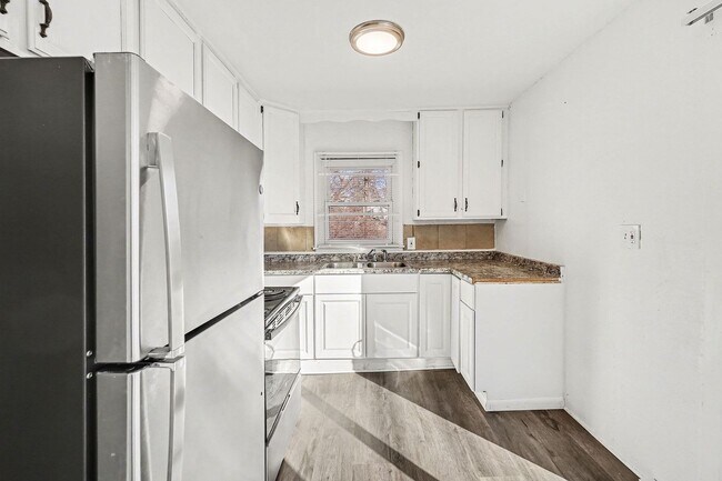 Building Photo - Beautiful 2 Bedroom 1 Bathroom house in Kansas City!