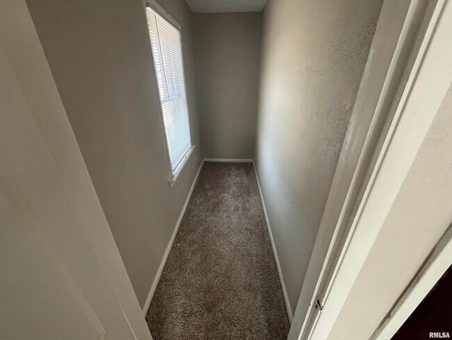 Building Photo - 506 Caroline St