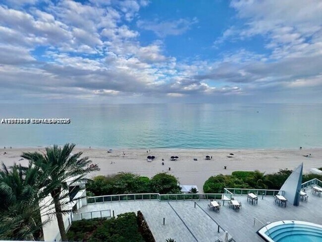 Building Photo - 17121 Collins Ave