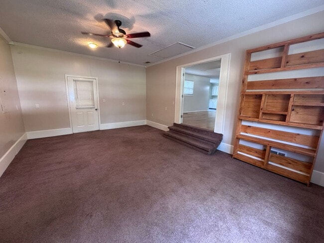 Building Photo - 1709 Oak Hill Dr S