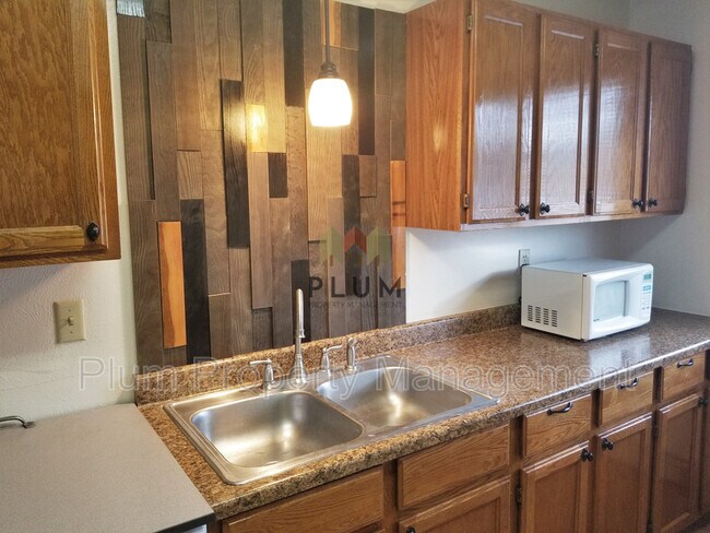 Building Photo - 720 Turner St