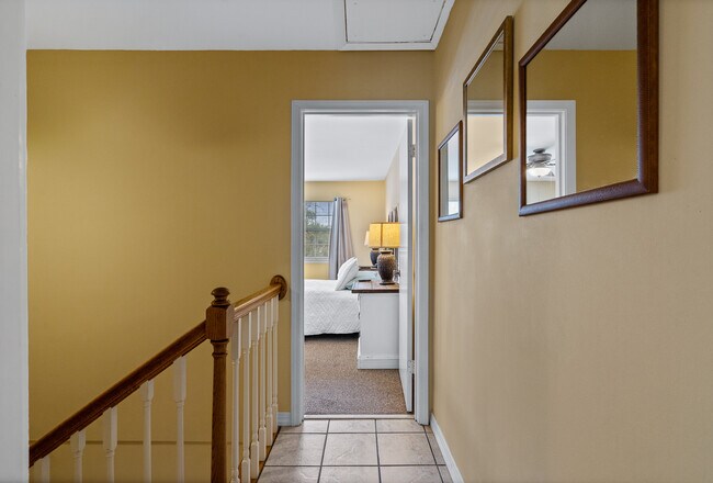 Building Photo - 8426 Williamsburg Cir