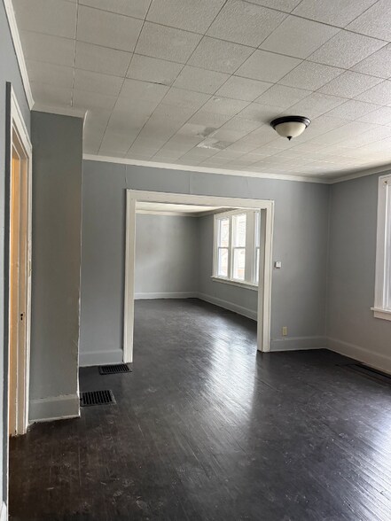 Building Photo - 917 N Winnebago St