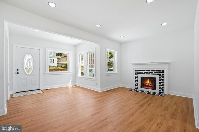 Building Photo - 5309 Chesapeake Rd