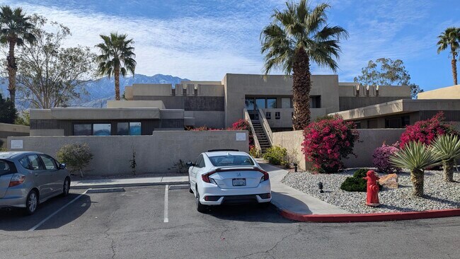 Building Photo - 425 Bradshaw E Ln