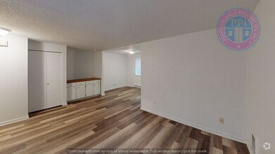 Building Photo - West Linn!!!  Stylish Townhouse, Private C...