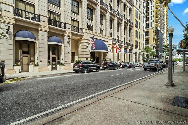 Building Photo - 801 S Olive Ave