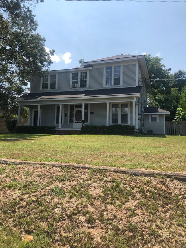 Primary Photo - 307 James St