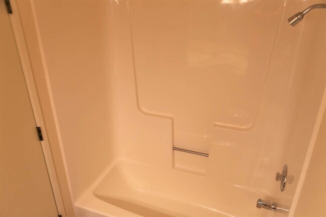 Building Photo - 3 Bed 2 Bath Home with Huge Fenced Yard/ A...