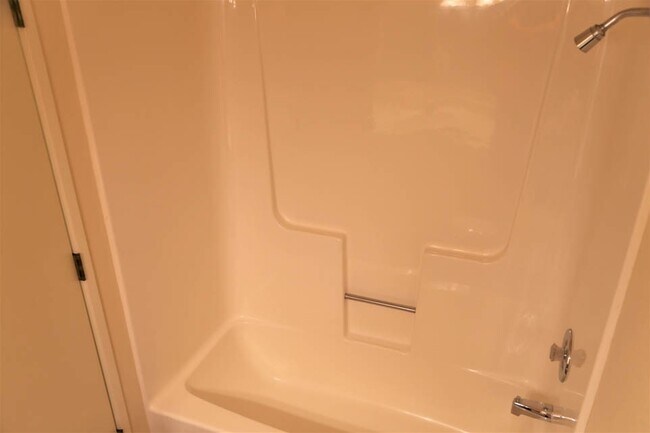 Building Photo - 3 Bed 2 Bath Home with Huge Fenced Yard/ Air Conditioning/ Solar Power