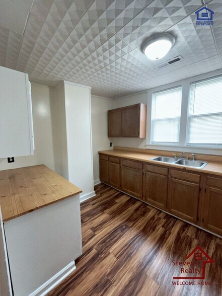 Building Photo - 117 Poplar St