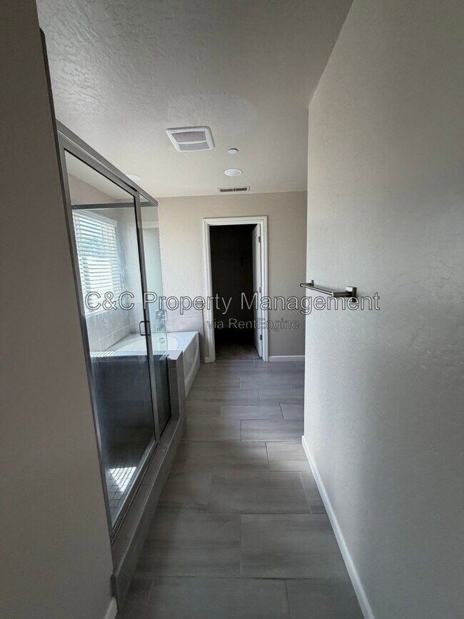 Building Photo - 3335 Las Rosas Ave