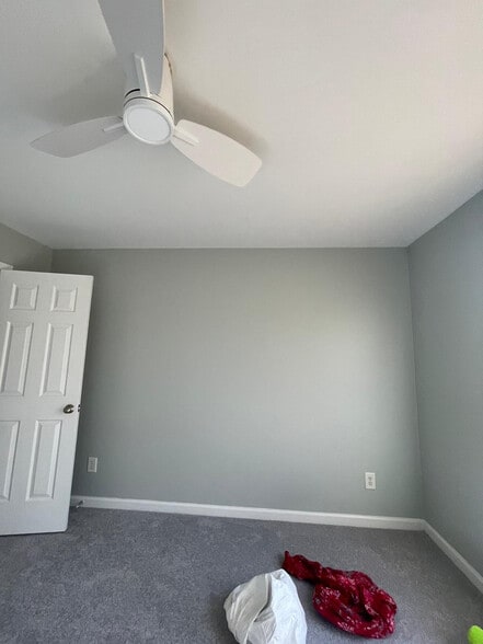 Building Photo - Room in House on Kyrle Wy NW