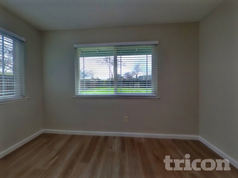 Building Photo - 9411 Aizenberg Cir