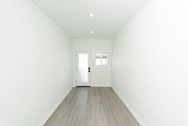 Building Photo - 830 N Coronado St