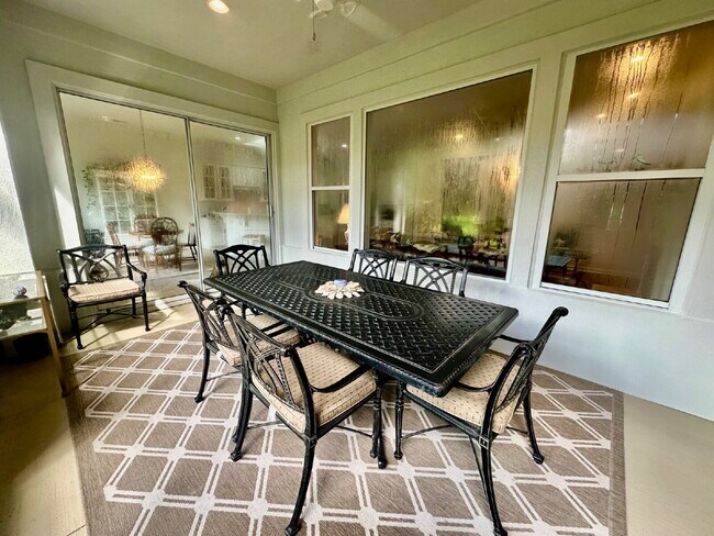 Building Photo - Spacious Beautifully Appointed Two Bedroom...