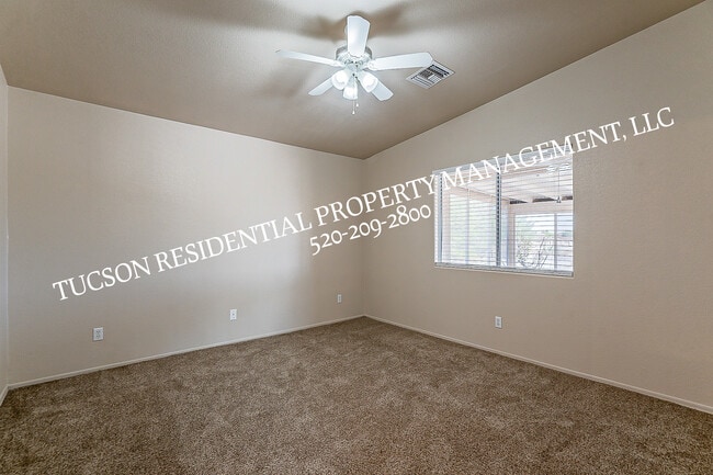 Building Photo - 5891 E Farmridge Dr