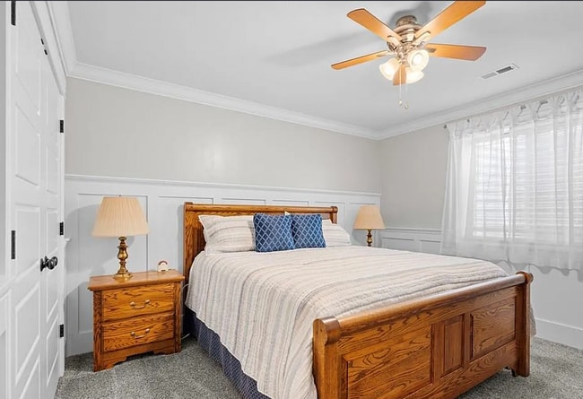 Building Photo - Beautiful Custom Home