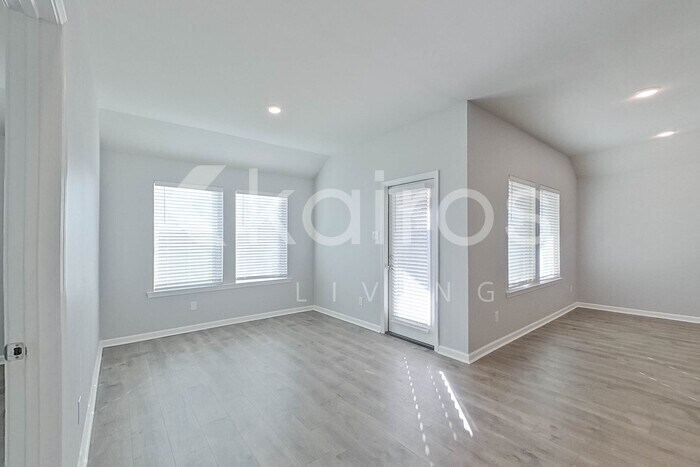 Building Photo - 418 Mango Dr