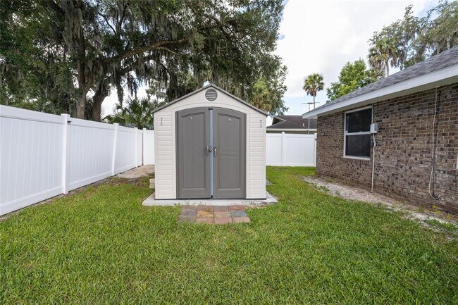 Building Photo - 923 Sand Crest Dr