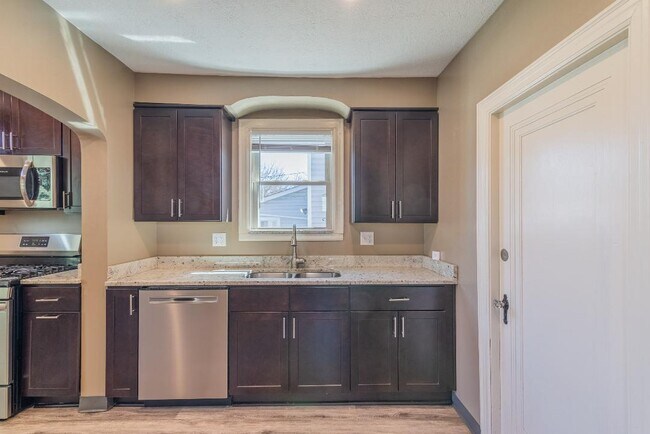 Building Photo - 732 E Mithoff St