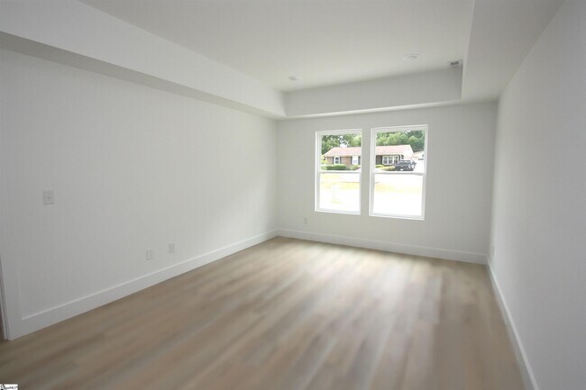 Building Photo - 404 Sierra Rd