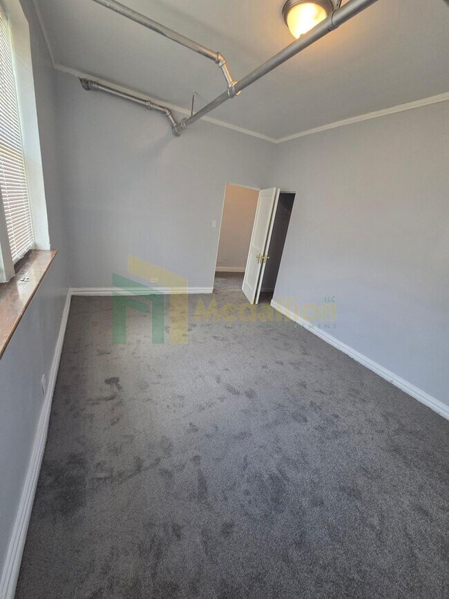 Building Photo - Bright & Spacious 2-Bedroom with Modern Up...