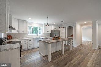 Building Photo - 307 Larkspur Rd