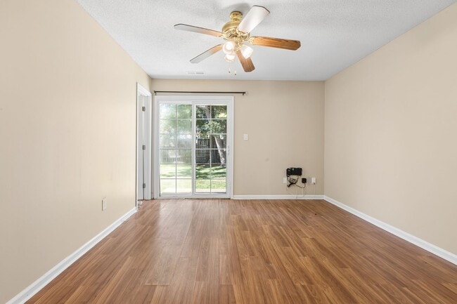 Building Photo - 3908 Buchanan Dr