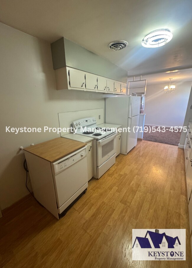 Building Photo - St. Charles Mesa! Spacious 4 Bedroom/1.5 B...