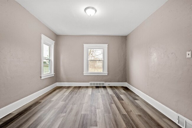 Building Photo - SCORE 50% OFF 1ST MONTH'S RENT IF SIGNED BY APRIL 10! Stunning 3 bedroom home in Aliquippa availa...