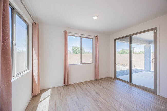 Building Photo - 7412 W Gardenia Ave