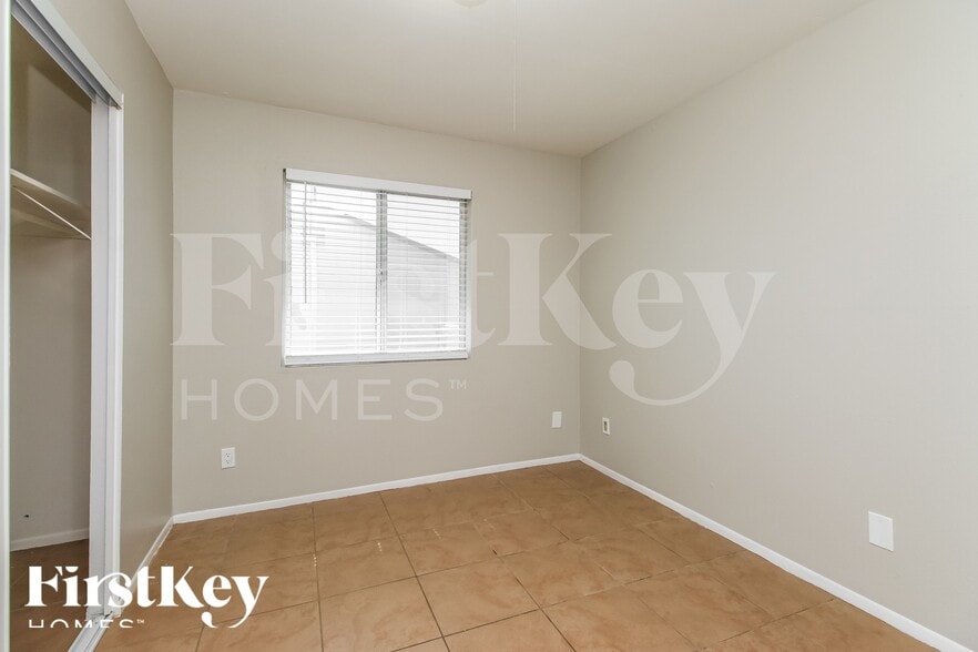 Building Photo - 5213 S 47th Pl