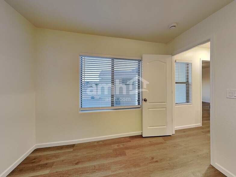 Building Photo - 2930 S Cole Dr