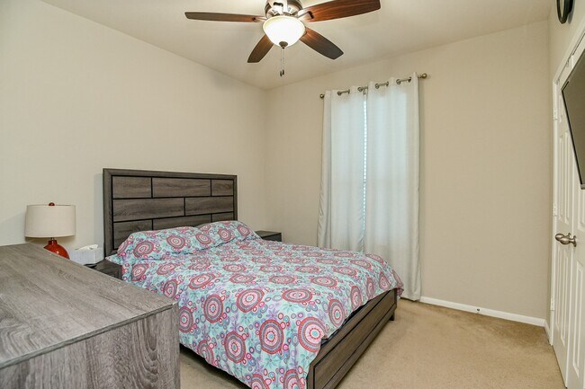 Building Photo - 15406 Key Crest Ln