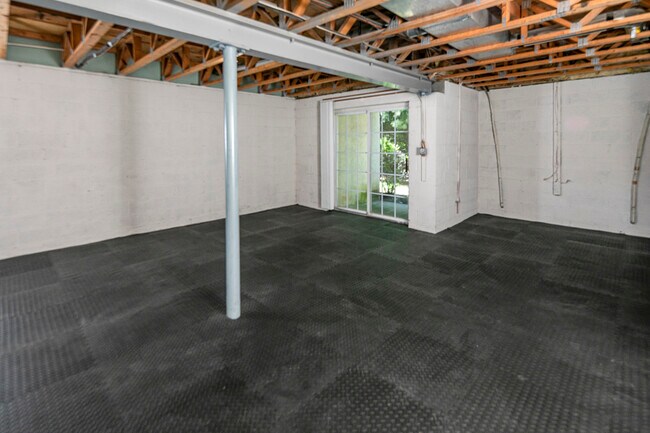 Building Photo - 50 Grant Way