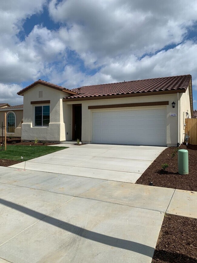 Spacious & Stylish 3 Bed, 2 Bath Home Des... - Spacious & Stylish 3 Bed, 2 Bath Home  Des...
