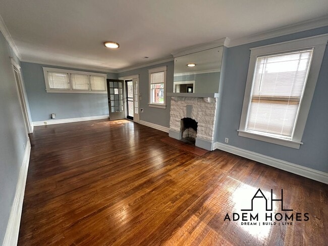 Building Photo - Recently Renovated Brick Home Minutes Away from Crosstown, Midtown, Rhodes & More!