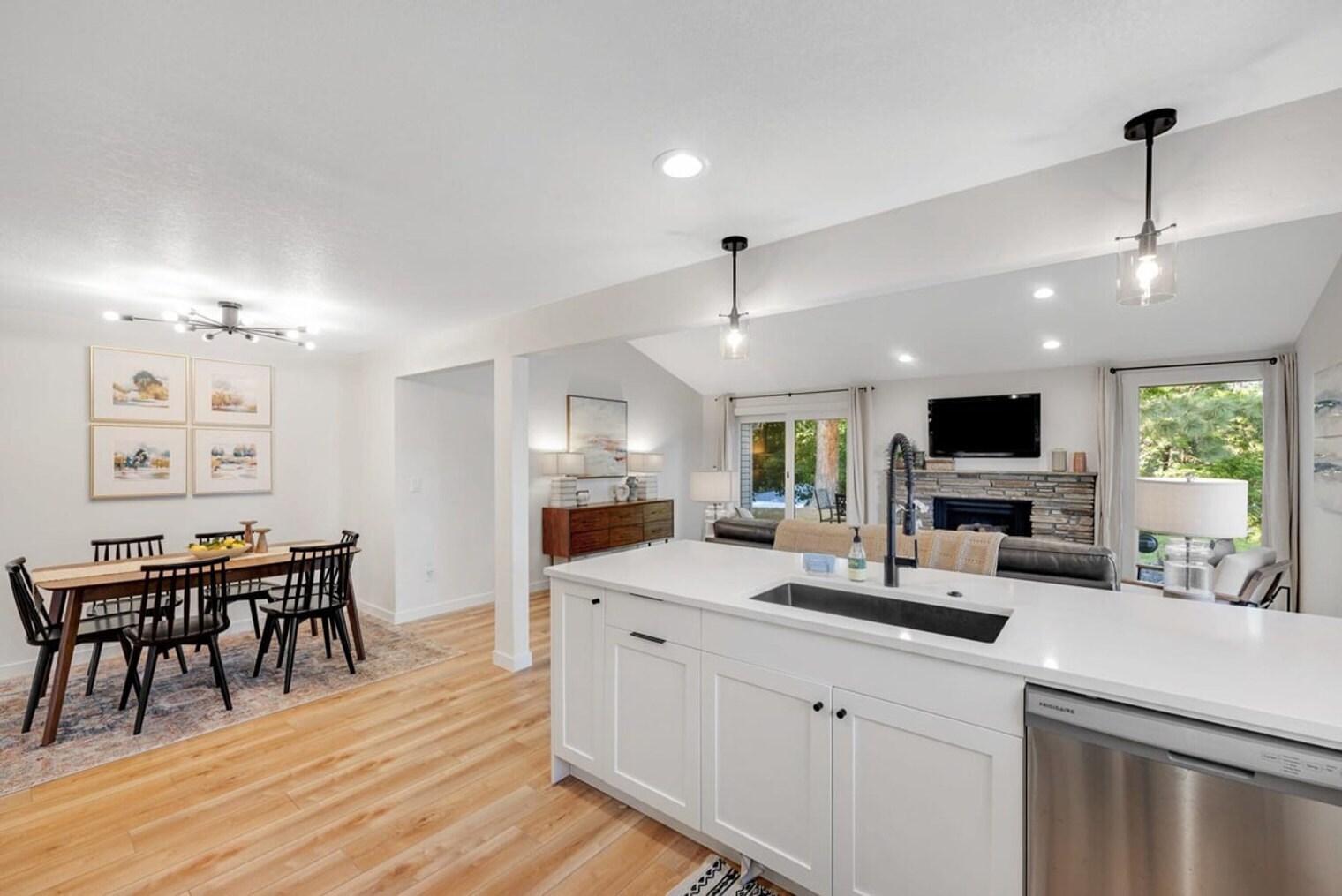 Building Photo - 2890 N Mountain Rd