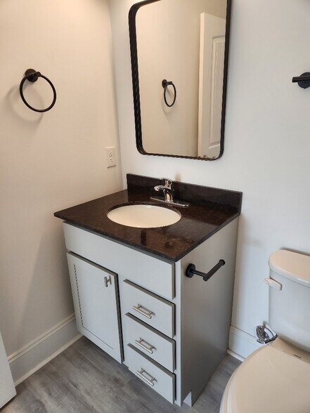 Building Photo - 2 Grove St