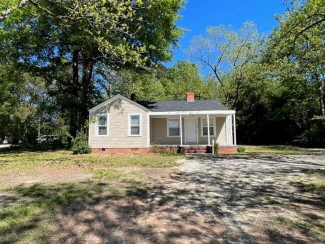 Building Photo - 2 Bedroom, 1 Bath House