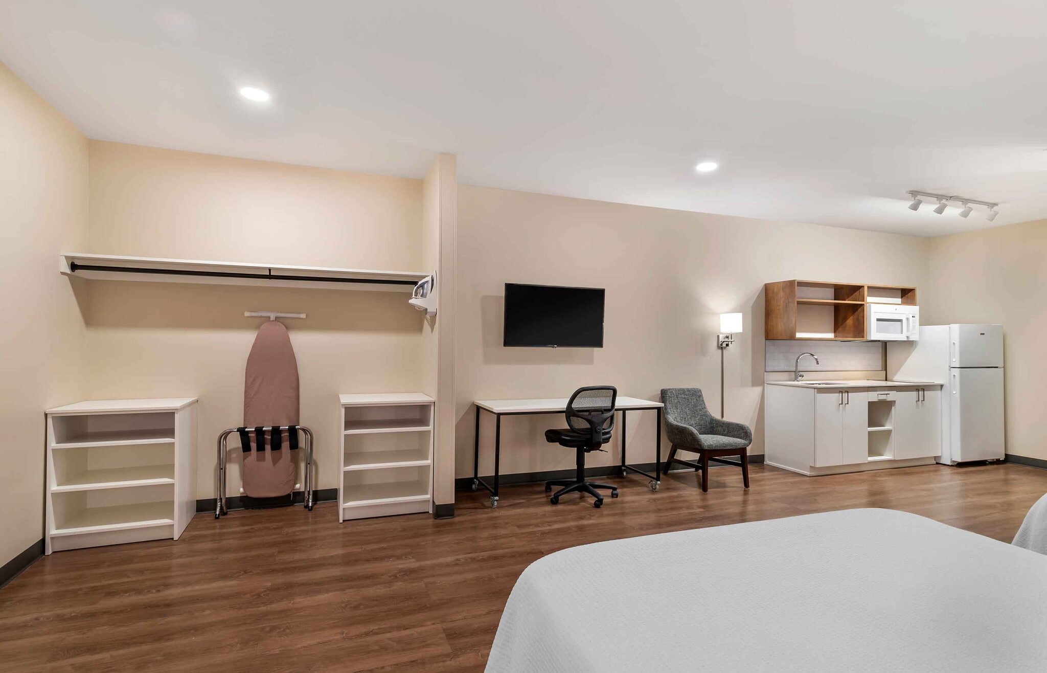 Building Photo - Furnished Studio-Atlanta - Newnan