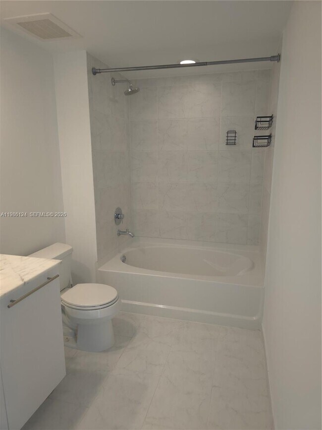 Building Photo - 950 Brickell Bay Dr