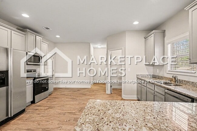 Building Photo - 845 Crescent Ln