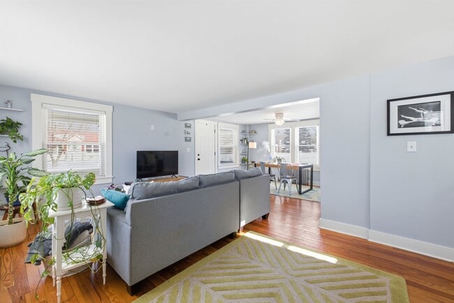 Building Photo - 26 Snow St