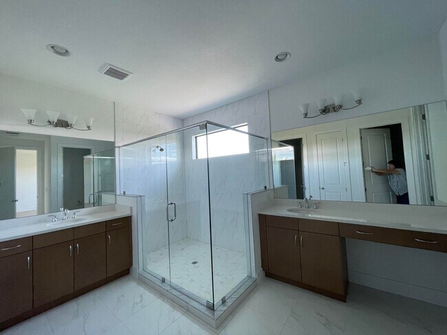 Building Photo - 13575 Artisan Cir