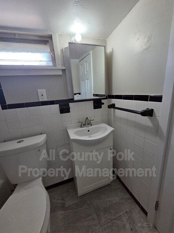 Building Photo - 838 1/2 E. Orange St.