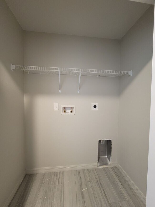 Building Photo - Duplex for rent