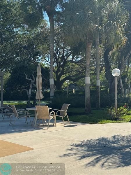 Building Photo - 3499 Oaks Way